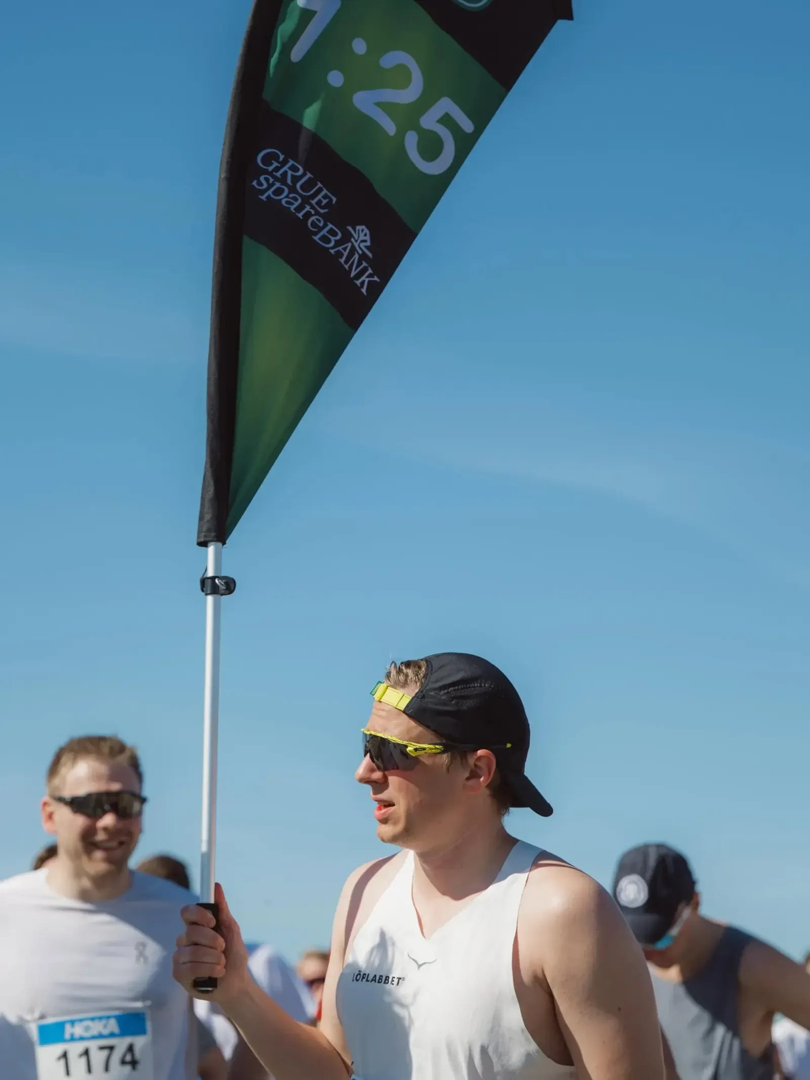 Farthållare med flagga